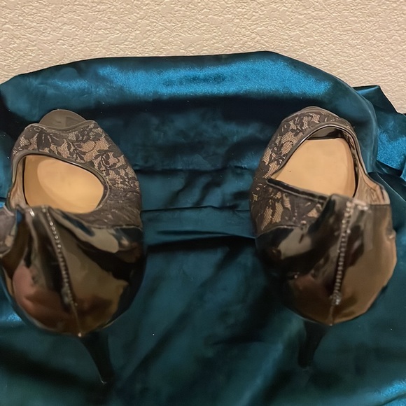 Size 10 black lace Guess heels - Picture 5 of 8